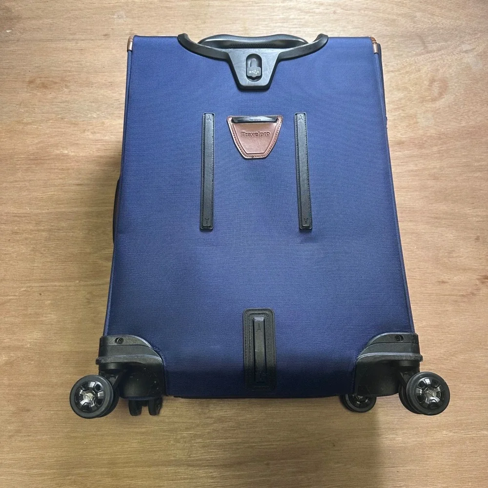 Travelpro Platinum Elite Navy Blue Spinner Suitcase Carry On Luggage 21 Inch